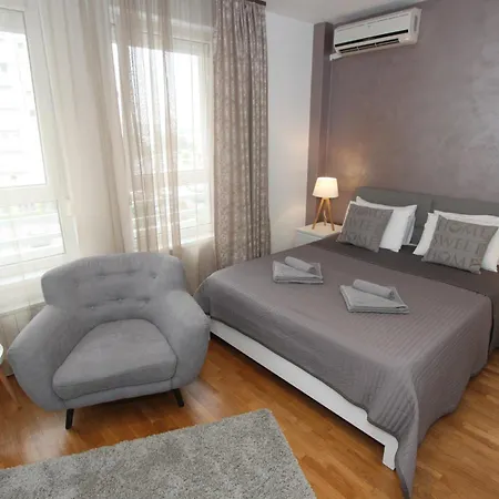 Kokpit - Stan Na Dan Novi Beograd Belvil, Parking 5 Evra Dan Apartment Exterior photo