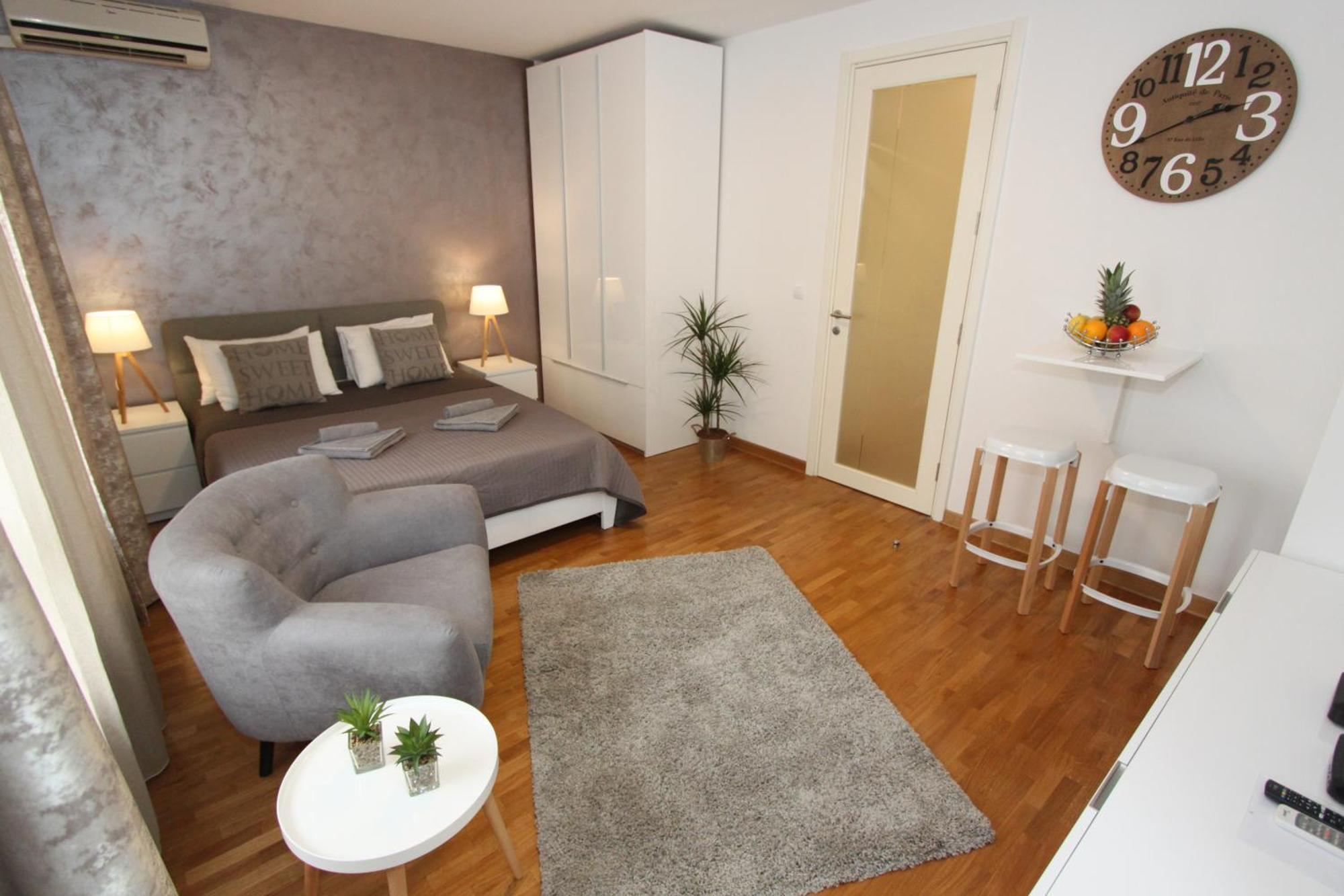 Apartment Kokpit - Stan Na Dan Novi Belvil, Parking 5 Evra Dan Belgrad